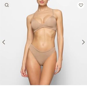 NWT 36B WIRELESS TSHIRT DEMI BRA by SKIMS